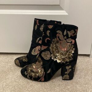 ALDO sequence suade booties 2/30$